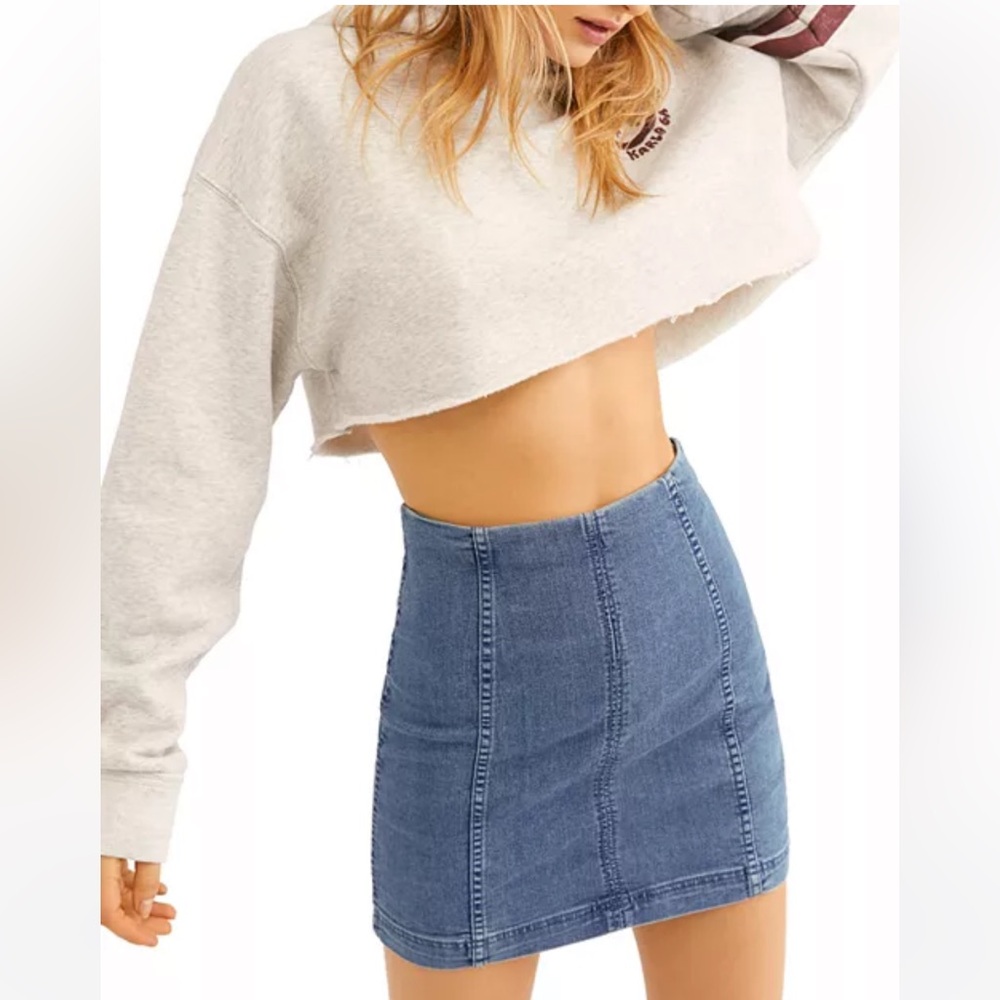 Super stretchy blue denim mini skirt
FP Modern Femme faded indigo - Picture 2 of 7